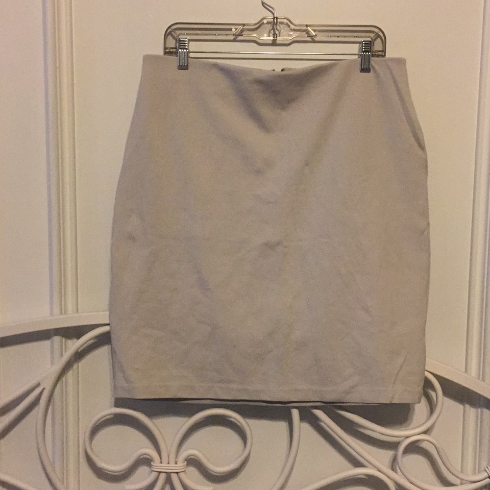 Off white pencil skirt